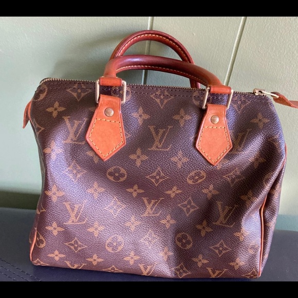 Authentic Louis Vuitton Speedy 25 - Picture 2 of 13
